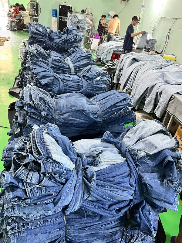 Cập nhật hàng hóa cuối năm 2022 của xưởng may quần jean nam bảy thu - 1